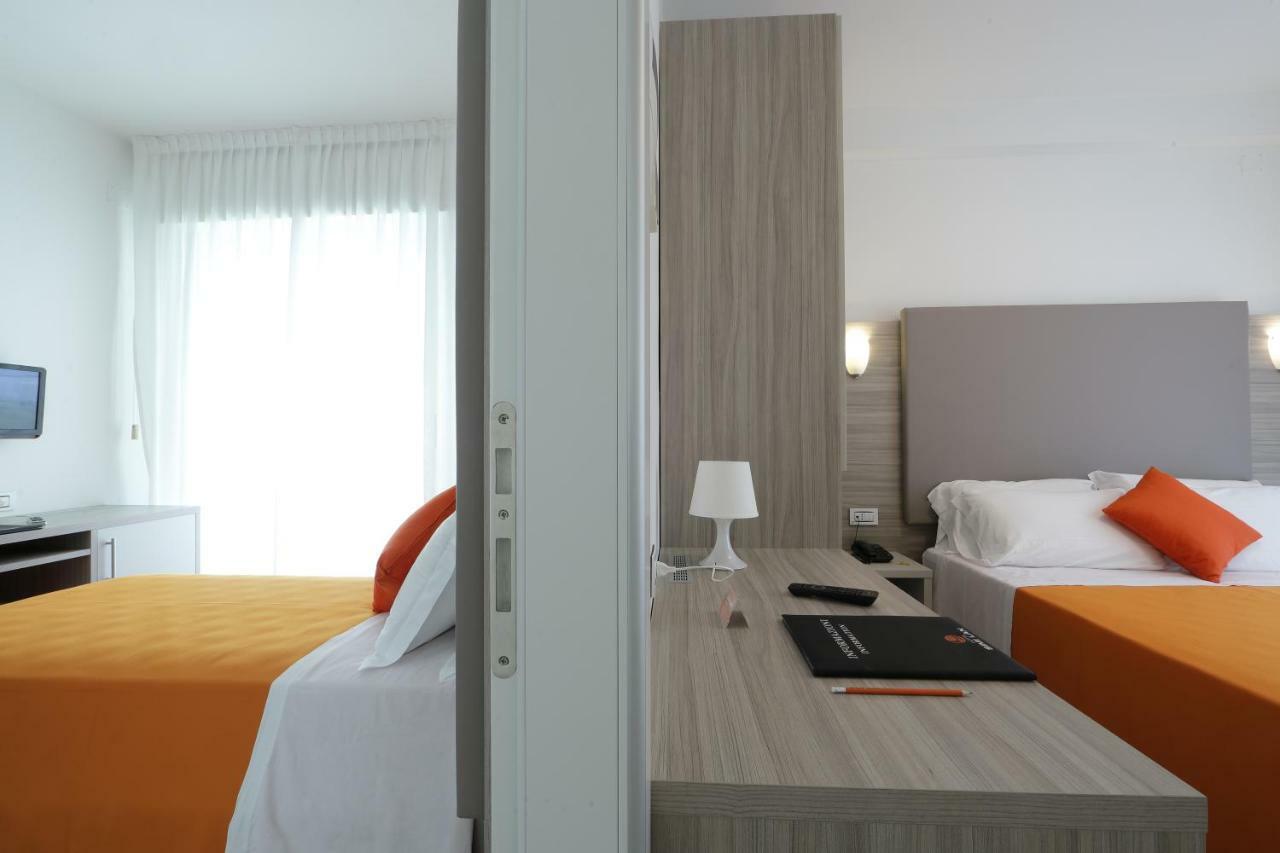 Hotel Simi Lan Lignano Sabbiadoro Exterior foto