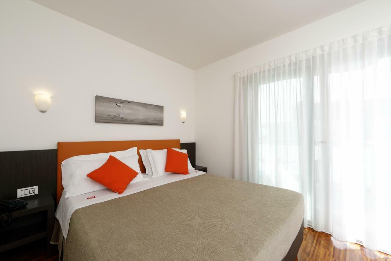 Hotel Simi Lan Lignano Sabbiadoro Exterior foto